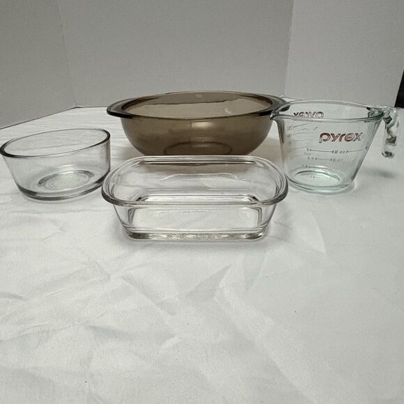 Pyrex Lot Of 4 Pieces Pyrex Measuring Cup, Round Bowl, Square Bowl,large bowl - Picture 3 of 5